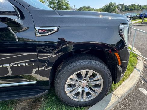 Used 2025 GMC Yukon XL Denali AWD/4WD image 8