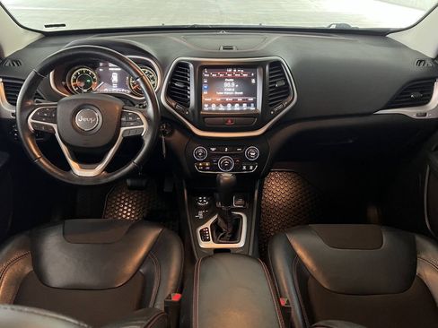 Used 2016 Jeep Cherokee Trailhawk AWD/4WD image 18