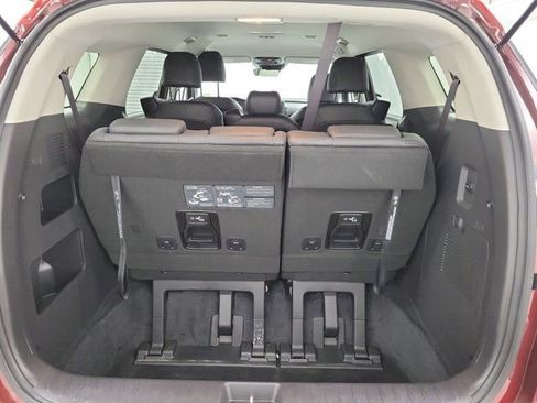 Used 2024 Kia Carnival LX FWD image 9