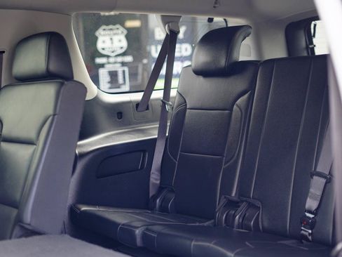 Used 2020 Chevrolet Suburban LT RWD image 15