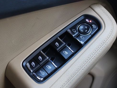 Used 2018 Porsche Macan image 20