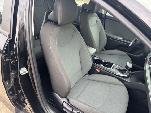 Used 2025 Kia K4 LXS image 35