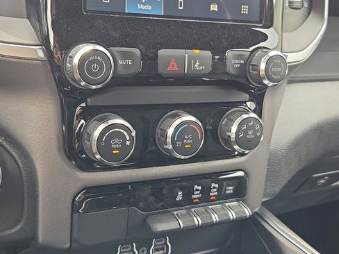 New 2026 RAM 1500 Express AWD/4WD image 34