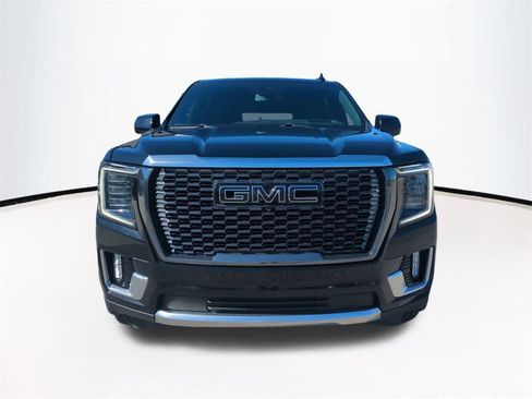 Used 2023 GMC Yukon XL Denali image 3