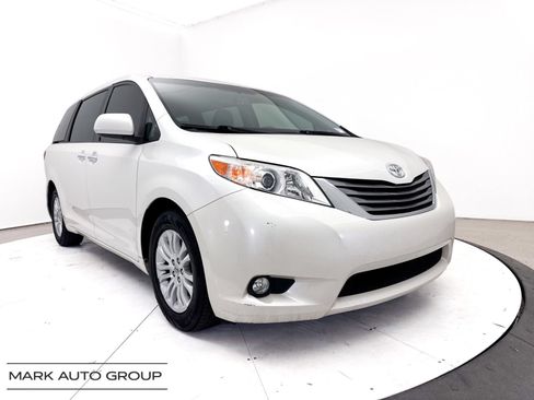 Used 2015 Toyota Sienna XLE FWD image 1