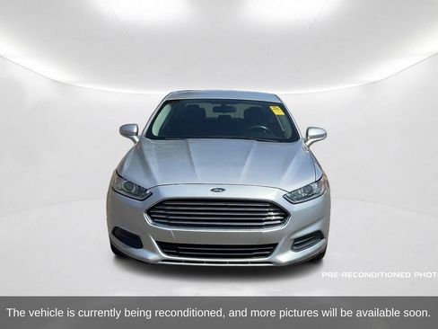 Used 2016 Ford Fusion SE FWD image 2