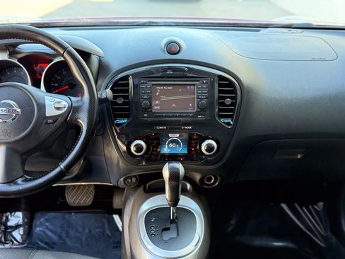 Used 2013 Nissan Juke SL FWD image 24