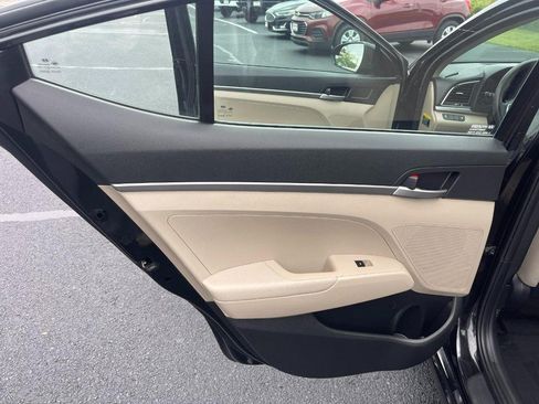 Used 2018 Hyundai Elantra SE FWD image 12