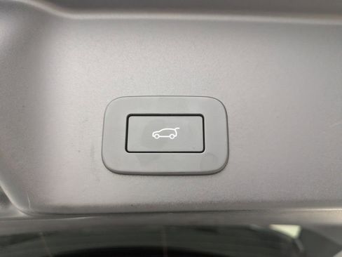 Certified 2025 Land Rover Range Rover Evoque Dynamic SE AWD/4WD image 15