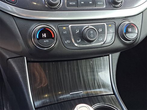 Used 2017 Chevrolet Impala LT image 14