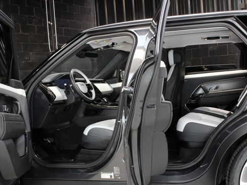 Used 2024 Land Rover Range Rover Sport Dynamic SE image 23