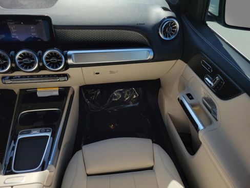 Certified 2025 Mercedes-Benz GLB 250 image 20