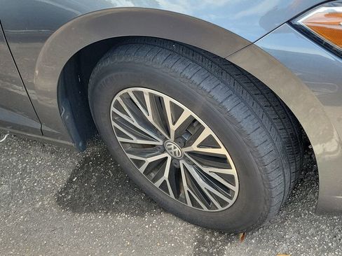 Used 2019 Volkswagen Jetta SE w/ Cold Weather Package FWD image 8