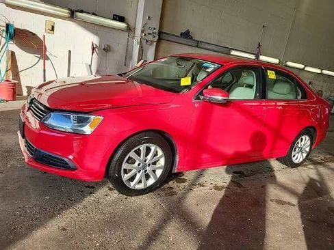 Used 2013 Volkswagen Jetta SE FWD image 1