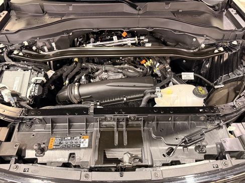 Certified 2025 Ford Explorer ST-Line AWD/4WD image 7