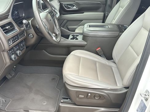 Used 2024 Chevrolet Tahoe Z71 w/ Luxury Package AWD/4WD image 9