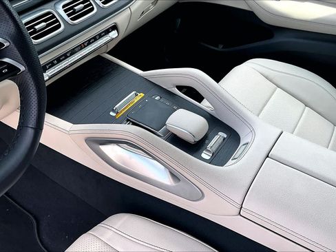 Certified 2025 Mercedes-Benz GLS 450 4MATIC image 17