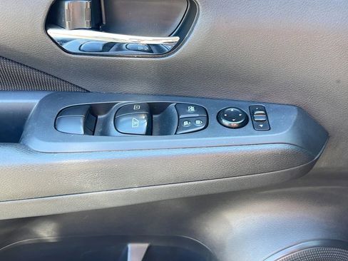 Used 2023 Nissan Kicks SV FWD image 18