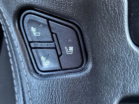 Used 2019 GMC Yukon XL SLT w/ Premium Edition image 38