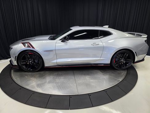 Used 2018 Chevrolet Camaro SS w/ Redline Edition RWD image 10