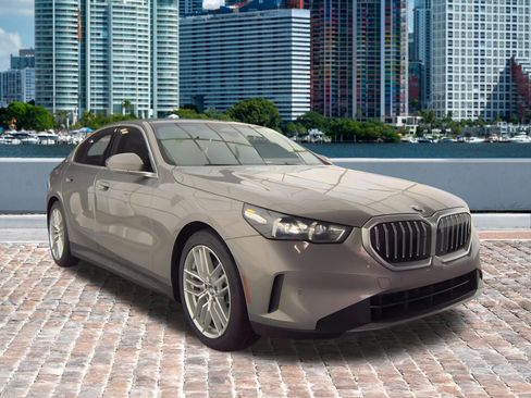 Used 2024 BMW 530i image 14