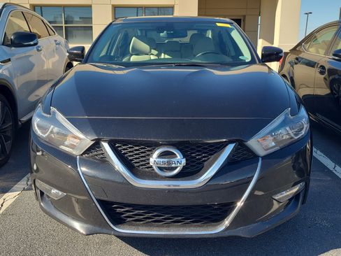 Used 2018 Nissan Maxima Platinum image 2