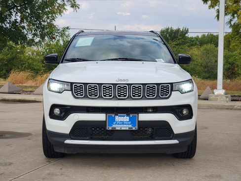 Used 2024 Jeep Compass Limited AWD/4WD image 2