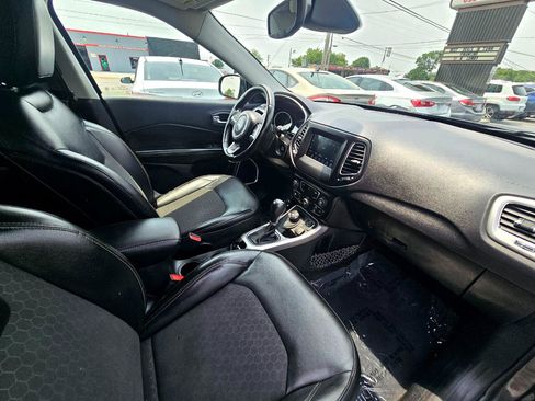 Used 2018 Jeep Compass Latitude w/ Popular Equipment Group image 19