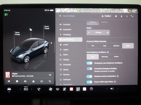 Used 2024 Tesla Model Y 2WD image 30