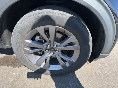 Certified 2023 Ford Explorer XLT w/ Equipment Group 202A AWD/4WD image 4