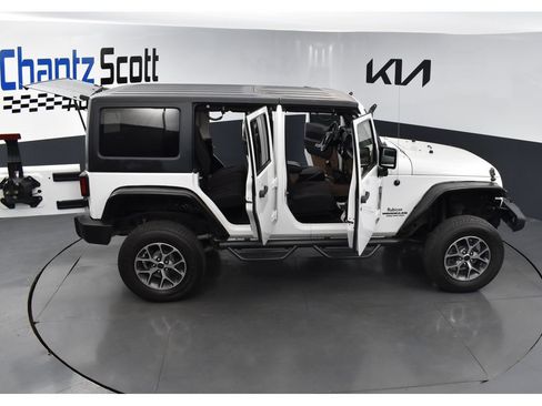 Used 2014 Jeep Wrangler Unlimited Rubicon w/ Connectivity Group AWD/4WD image 32