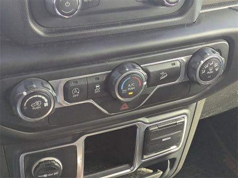 Used 2018 Jeep Wrangler Unlimited Sport image 19