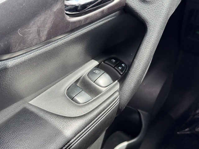 Used 2015 Nissan Rogue SV AWD/4WD image 30