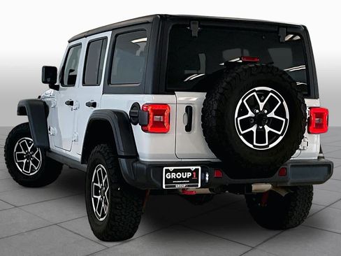 Used 2025 Jeep Wrangler Unlimited Rubicon AWD/4WD image 11