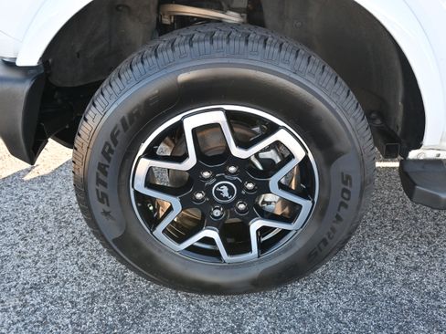 Used 2022 Ford Bronco Outer Banks image 9