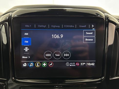 Used 2023 Chevrolet Traverse LT AWD/4WD image 5