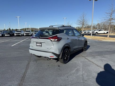 Used 2021 Nissan Kicks SR w/ SR Premium Package image 8