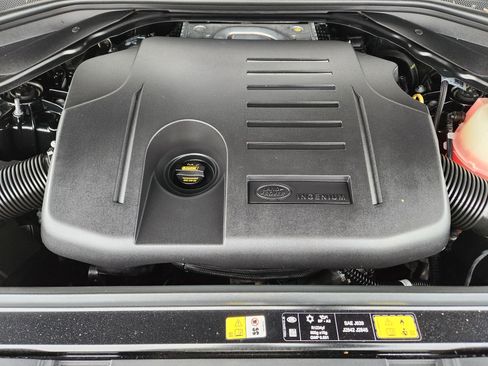 Certified 2025 Land Rover Range Rover Sport image 9