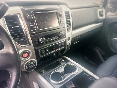 Used 2018 Nissan Titan PRO-4X w/ Pro-4x Convenience Package image 6