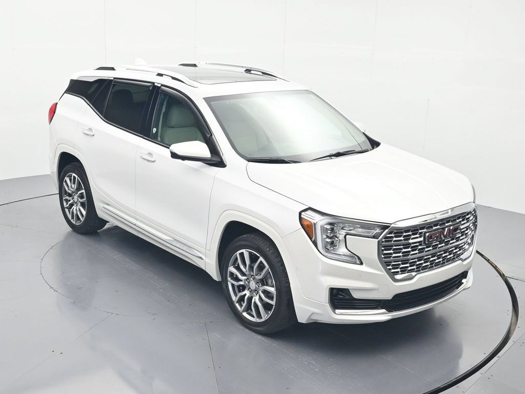 Used 2024 GMC Terrain Denali w/ Denali Premium Package AWD/4WD image 32