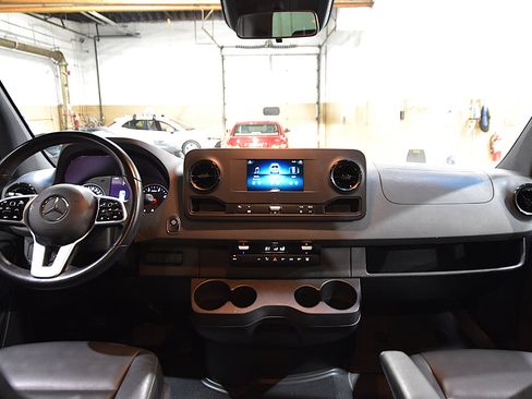 Used 2021 Mercedes-Benz Sprinter 2500 image 34