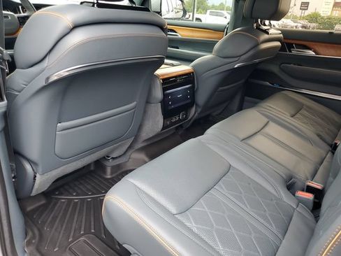 Used 2022 Jeep Grand Wagoneer Series III w/ HD Trailer Tow Package AWD/4WD image 24