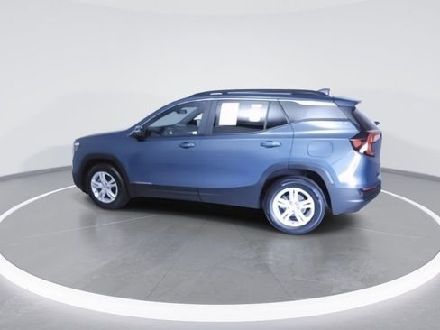Used 2024 GMC Terrain SLE w/ Driver Convenience Package image 6