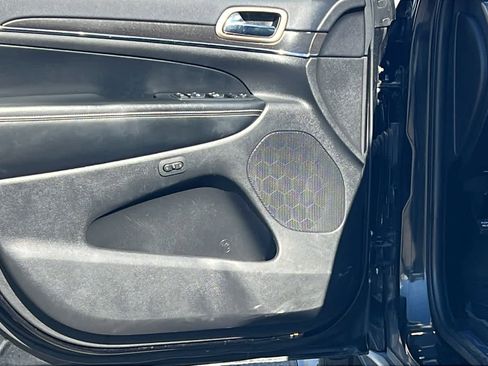 Used 2016 Jeep Grand Cherokee Limited image 23