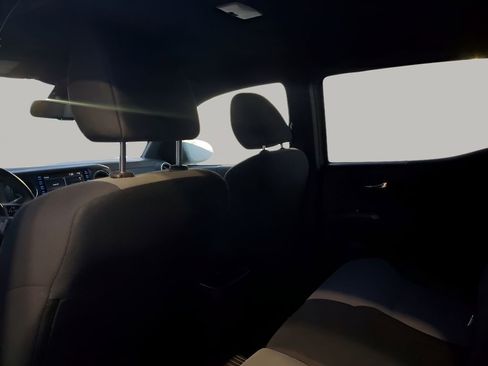 Used 2021 Toyota Tacoma TRD Sport w/ Technology Package image 18