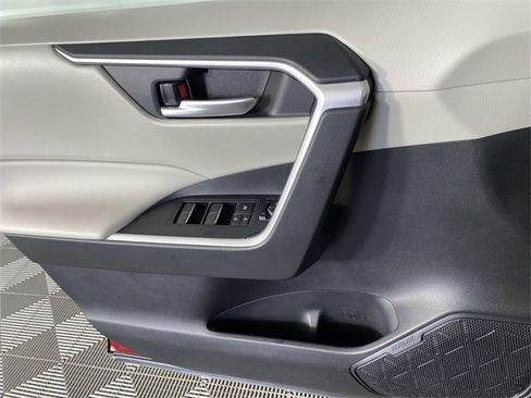 Used 2025 Toyota RAV4 XLE image 25