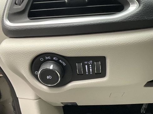 Used 2018 Chrysler Pacifica Limited w/ Advanced Safetytec Group image 30