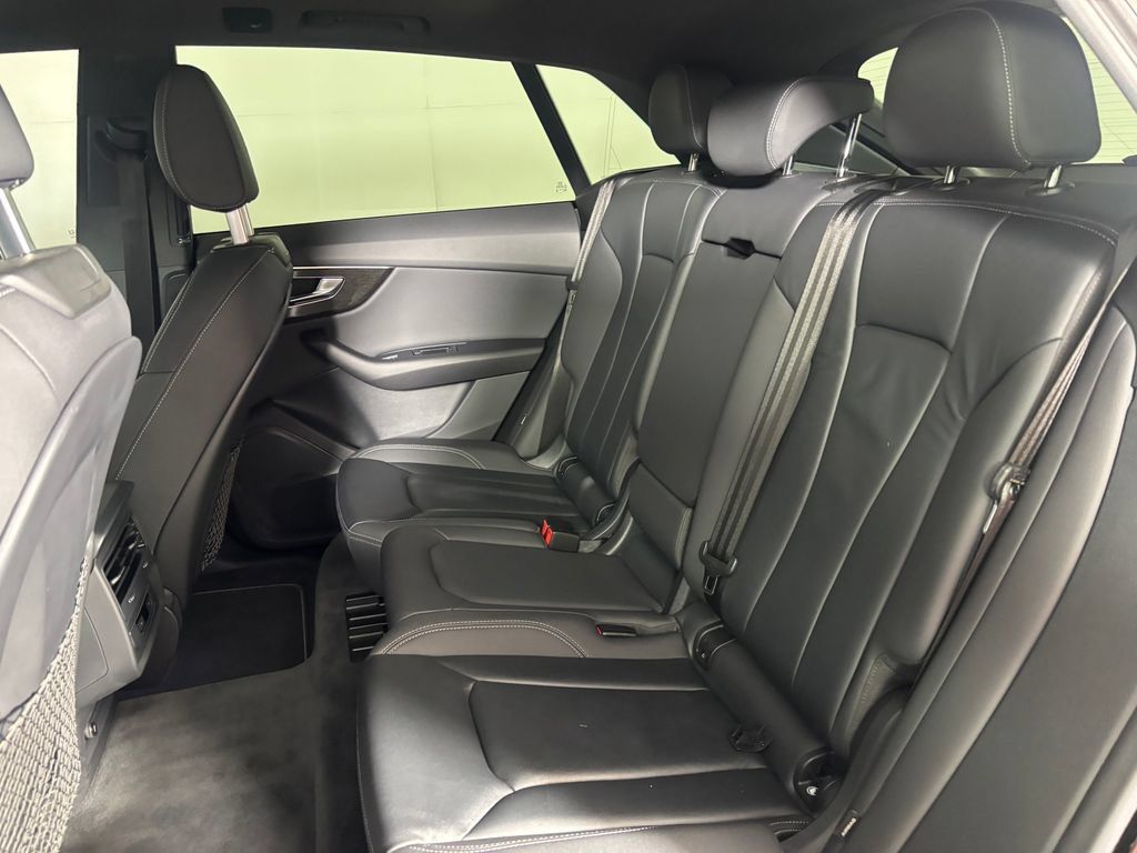 Used 2022 Audi Q8 Premium AWD/4WD image 27