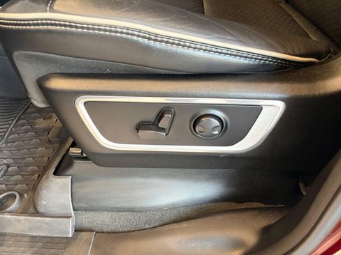 Used 2024 RAM 1500 Laramie AWD/4WD image 15