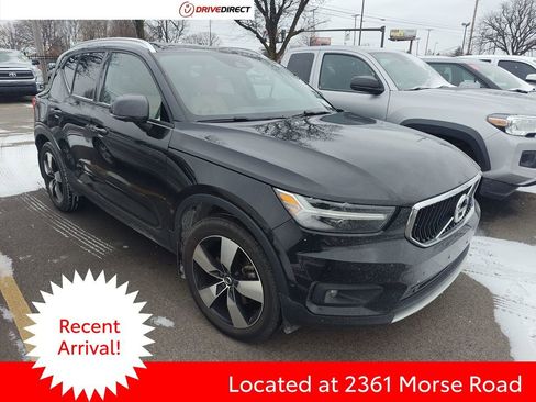 Used 2019 Volvo XC40 T5 Momentum image 1